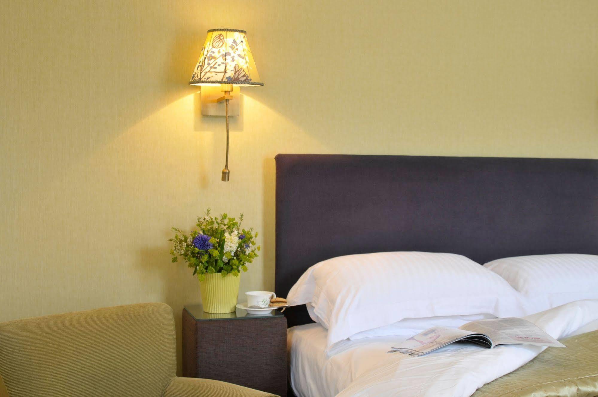 Host & Stay - The Raven Hotel Much Wenlock Exteriér fotografie
